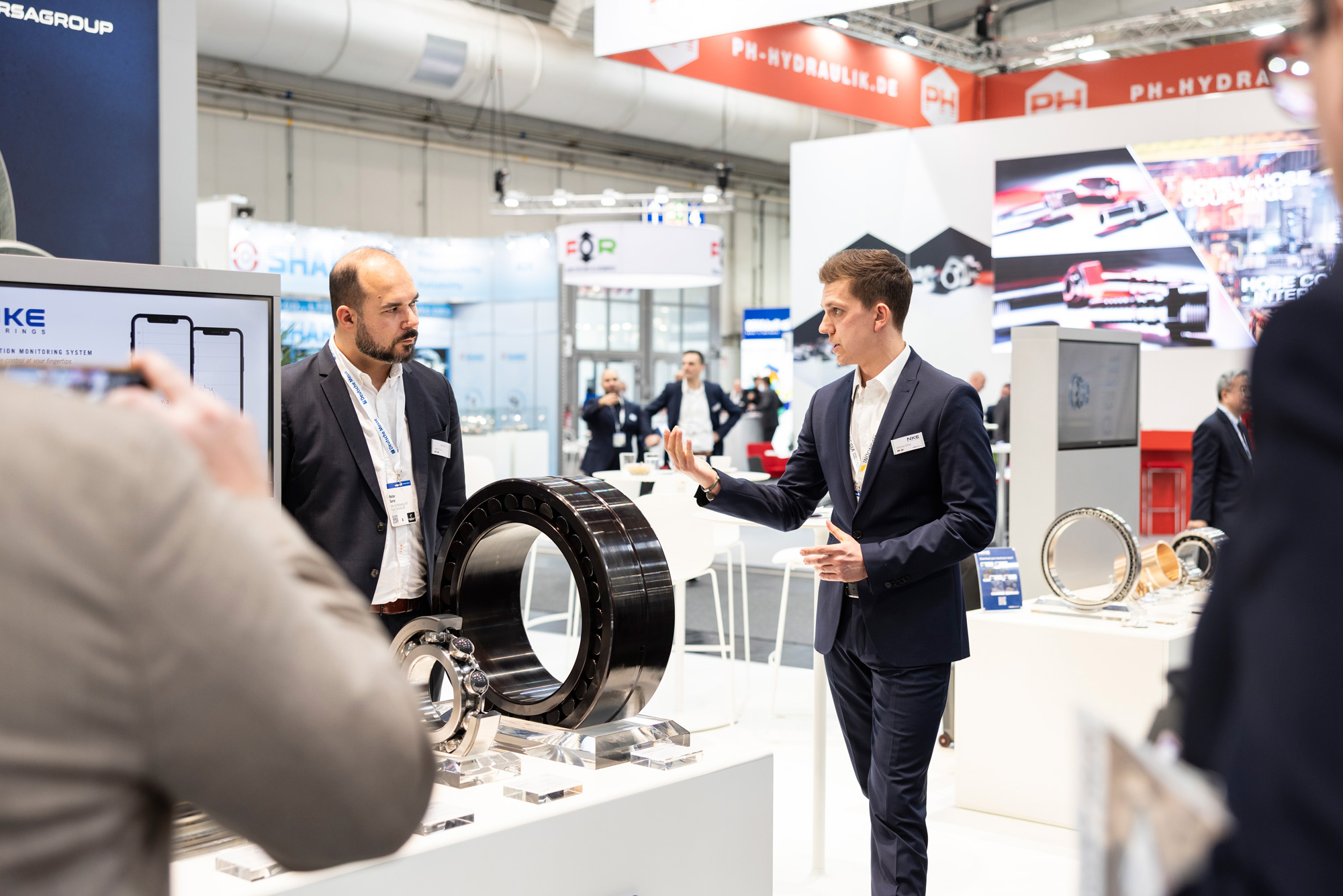 Matthias Ortner (right), NKE's Managing Director, and Heitor Sarro, Kugler's Vice President of Sales and Marketing, announce the partnership between NKE and Kugler Bimetal at the Hannover Messe on 17 April 2023 